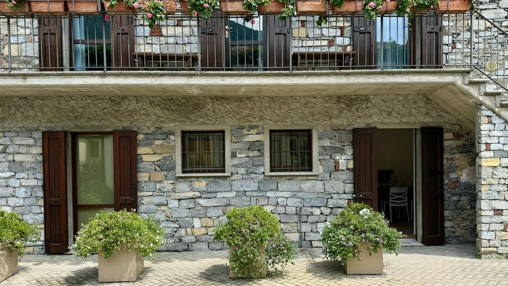 Ibiscus Lago Di Como Dongo